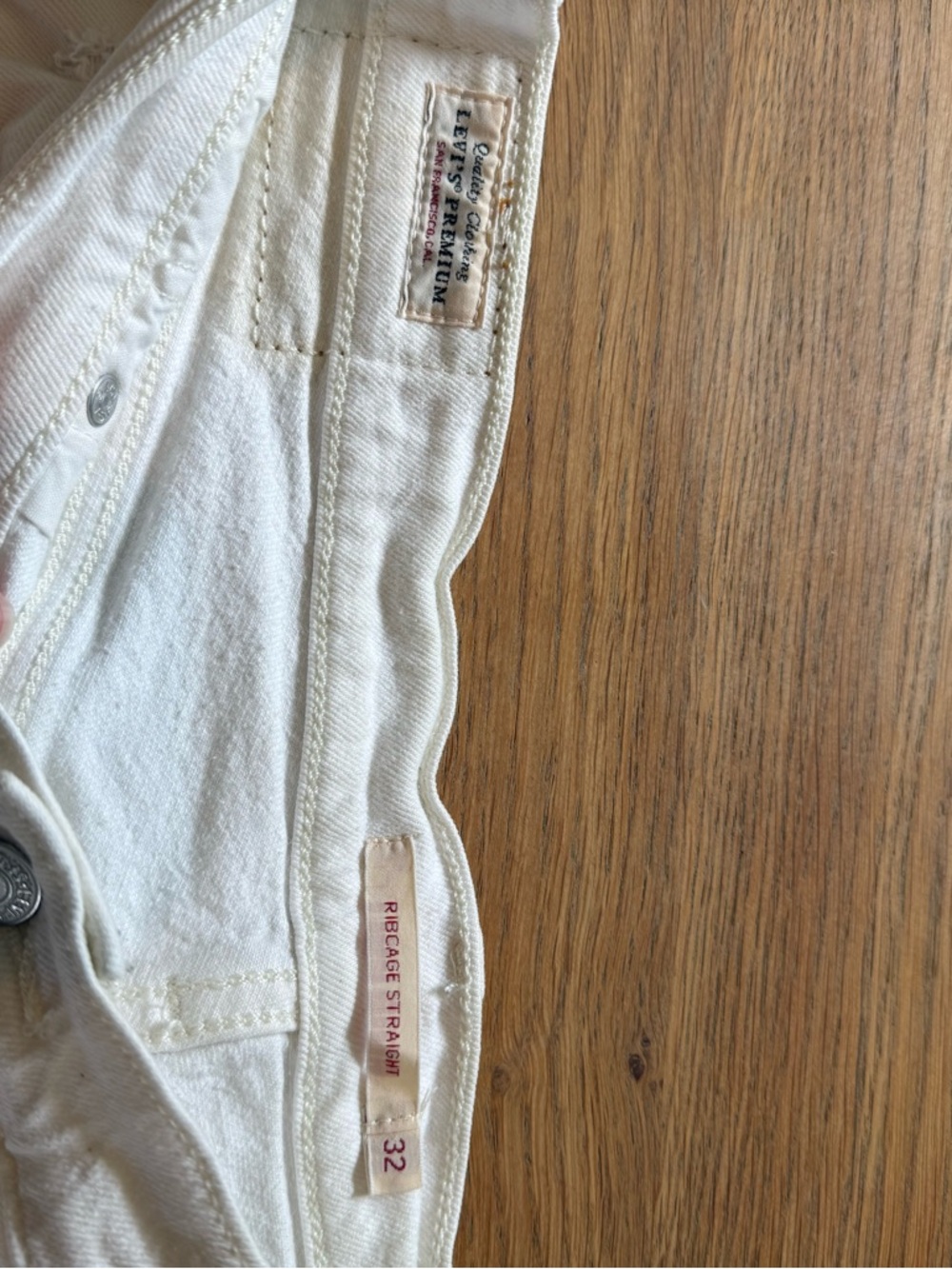 Cream Levi's Premium Ribcage Straight Jeans - Size 32 - Picture 6 of 7